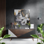 Vrouwenprofiel met witte bloem en goud – Dibond Schilderij