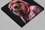 Coole Roze Leeuw – Canvas Wandkunst in Vierkante Uitvoering