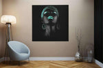 Portret van een Vrouw met Turkooizen make-up – Vierkante Canvas Wanddecoratie – Canvas Wandkunst in Vierkante Uitvoering