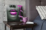 Vrouw met paarse verf – Modern Canvas Schilderij – Vierkant Canvas Schilderij voor de Wand