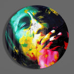Reggaeportret met neonsplash – Rond Glasschilderij