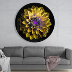 Gele dahlia met paars hart – Rond Glasschilderij