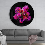 Magenta abstracte bloei – Rond Glasschilderij