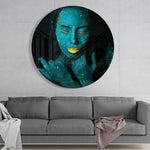 Gezicht met turquoise neongloed – Rond Glasschilderij
