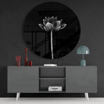Rechtopstaande monochrome lotus – Rond Glasschilderij