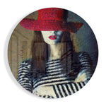 Vrouw met hoed – Rond Glasschilderij