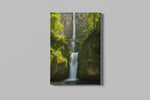 Prachtige waterval in het bos Canvas Schilderij