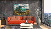 Retro Bus op Veld Canvas Schilderij