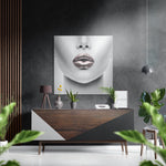 Zilverkleurige metallic lippen van dichtbij – Dibond Schilderij