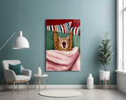 Yawning Kat in Bed Glasschilderij