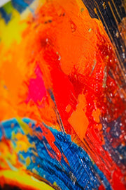 Tableau en relief 3D – Femme stylée avec lunettes de soleil – Safran, bleu & noir – Décoration murale de luxe