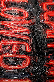 Urban Mandate – Peinture en relief 3D puissante avec néons rouges