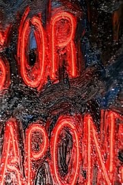 Urban Mandate – Peinture en relief 3D puissante avec néons rouges