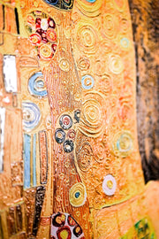 3D-Reliefgemälde Golden Embrace Reverie – Goldene Kunst – Luxuriöse Wanddekoration