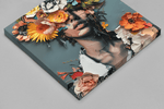 Vrouw met Bloemen – Ontwerp 2 – Canvas Wandkunst in Vierkante Uitvoering