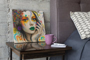 Kleurrijke Vrouw – Canvas Wandkunst in Vierkante Uitvoering