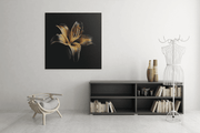 Gele en Zwarte Lelie – Vierkant Canvas Kunst voor de Muur