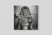Leeuw in het Toilet – Canvas Schilderij als Wanddecoratie