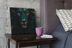 Leeuw in Groen en Goud – Vierkante Canvas Wandkunst