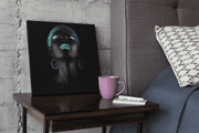 Portret van een Vrouw met Turkooizen make-up – Vierkante Canvas Wanddecoratie – Canvas Wandkunst in Vierkante Uitvoering