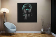 Portret van een Vrouw met Turkooizen make-up – Vierkante Canvas Wanddecoratie – Canvas Wandkunst in Vierkante Uitvoering