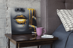 Vrouw met gele verf – Vierkant Canvas Kunstwerk voor het Interieur