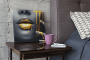 Vrouw met gele verf – Vierkant Canvas Kunstwerk voor het Interieur