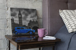 Blauwe Oldtimer bij de Big Ben – Vierkant Canvas Kunst voor de Muur