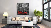 Rode Oldtimer bij het Colosseum – Canvas Wandkunst in Vierkante Uitvoering