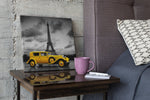 Gele Auto Eiffeltoren – Vierkant Canvas Schilderij voor de Wand
