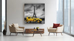 Gele Auto Eiffeltoren – Vierkant Canvas Schilderij voor de Wand