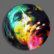 Reggaeportret met neonsplash – Rond Glasschilderij