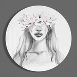 Schets van een vrouw met bloemenkroon – Rond Glasschilderij