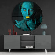 Gezicht met turquoise neongloed – Rond Glasschilderij