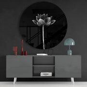 Rechtopstaande monochrome lotus – Rond Glasschilderij