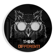 Coole uil met bril en slogan – Rond Glasschilderij
