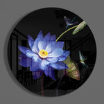 Blauwe waterlelie met libel – Rond Glasschilderij
