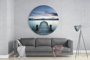 Mistig bergmeer met steiger bij schemer – Rond Glasschilderij