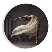 Ballerina met crèmekleurige zijden sluier – Rond Glasschilderij