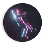 Vallende figuur in neongloed – Rond Glasschilderij