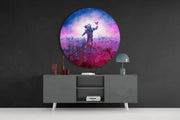 Astronaut in magenta bloemenveld – Rond Glasschilderij