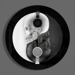 Monochrome schedel met koptelefoon – Rond Glasschilderij
