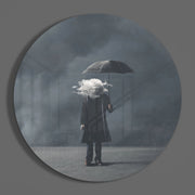 Man met wolkenhoofd in grijze mist – Rond Glasschilderij