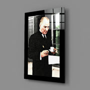 Atatürk bij een Koffiemoment – Glasschilderij