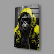 Gele Raincoat Headphone gorilla – Glasschilderij