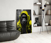 Gele Raincoat Headphone gorilla – Glasschilderij