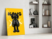 Gele achtergrond zwarte Vinyl Toy figuur – Glasschilderij